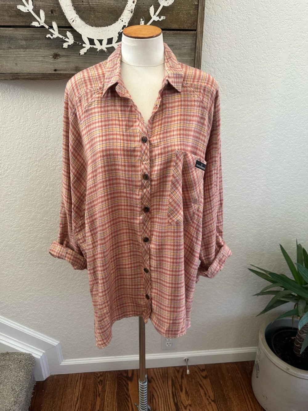 BDG Brendan Lightweight Pink Plaid Flannel Button-Up oversized Shirt size M